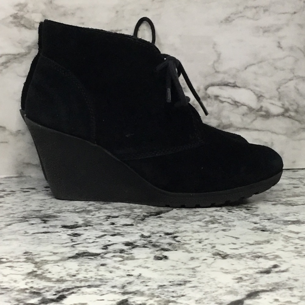 White Mountain Women's Black Ankle Lace Up Booties